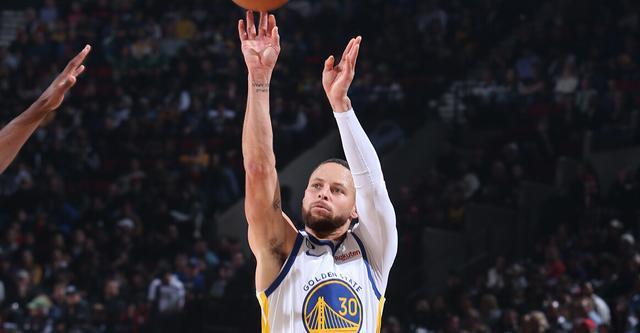 伤愈回归，三笘薰重返球场进行单独训练（三笘薰伤愈复出 重返球场展开个人训练）