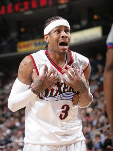 身背两黄，德容与卡萨多在欧冠再吃黄牌就要停赛（德容、卡萨多已两黄在身，欧冠再领黄牌将被停赛）