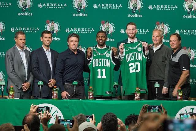 解放者杯决赛前瞻：帕尔梅拉斯进攻最强，弗拉门戈防守最稳固（解放者杯决战前瞻：帕尔梅拉斯攻击线最犀利，弗拉门戈防线最牢靠）