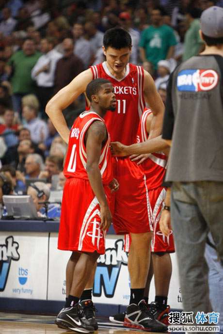 记者：罗马联系法比奥-席尔瓦团队，但若吉拉西离队他将留下（记者：罗马已接洽法比奥-席尔瓦团队，若吉拉西离队席尔瓦将选择留队）