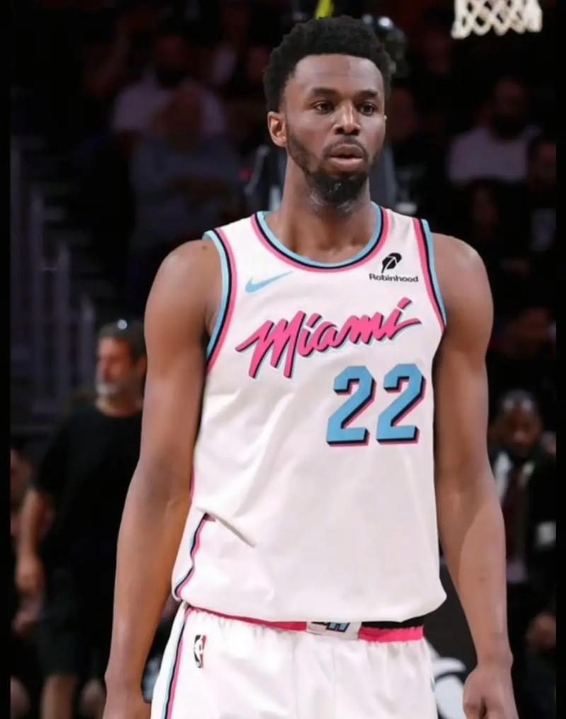 记者：埃贝尔明确表示，只有于帕离队拜仁才会签卢克巴（记者：埃贝尔强调，仅当于帕离队，拜仁才会签下卢克巴）