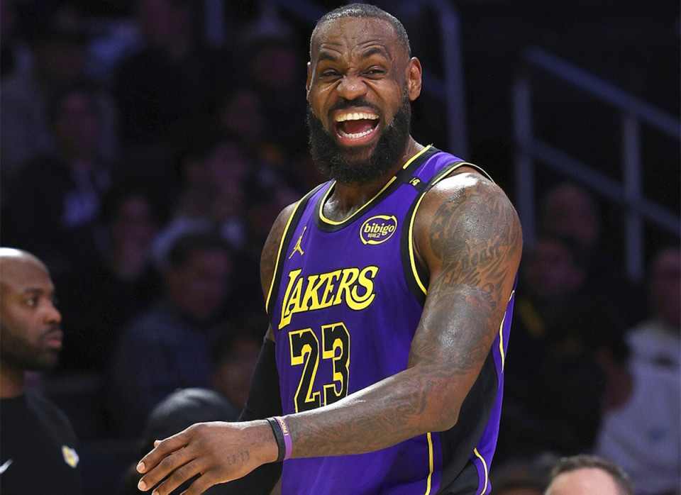 澳超半场：双方破门乏术，西悉尼流浪者暂0-0悉尼FC（澳超半场：西悉尼流浪者0-0悉尼FC，双方均无建树）