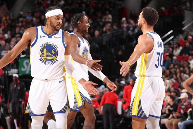 肚子略大，球迷质疑姆伯莫身体状态，随后阿莫林给予后者支持（小腹微显惹质疑，球迷担心姆伯莫状态，阿莫林随后力挺）