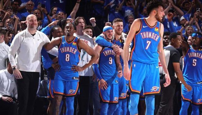 周定洋赛后采访中谈到续约时声音哽咽：我将球队视作我的生命（赛后谈续约，周定洋一度哽咽：球队就是我的生命）