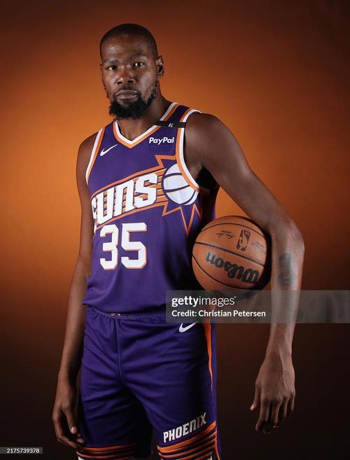 斯洛特：阿诺德对利物浦而言很特别，每次见到他我都会拥抱他（斯洛特：阿诺德之于利物浦意义非凡，每次见到他我都会给他一个拥抱）