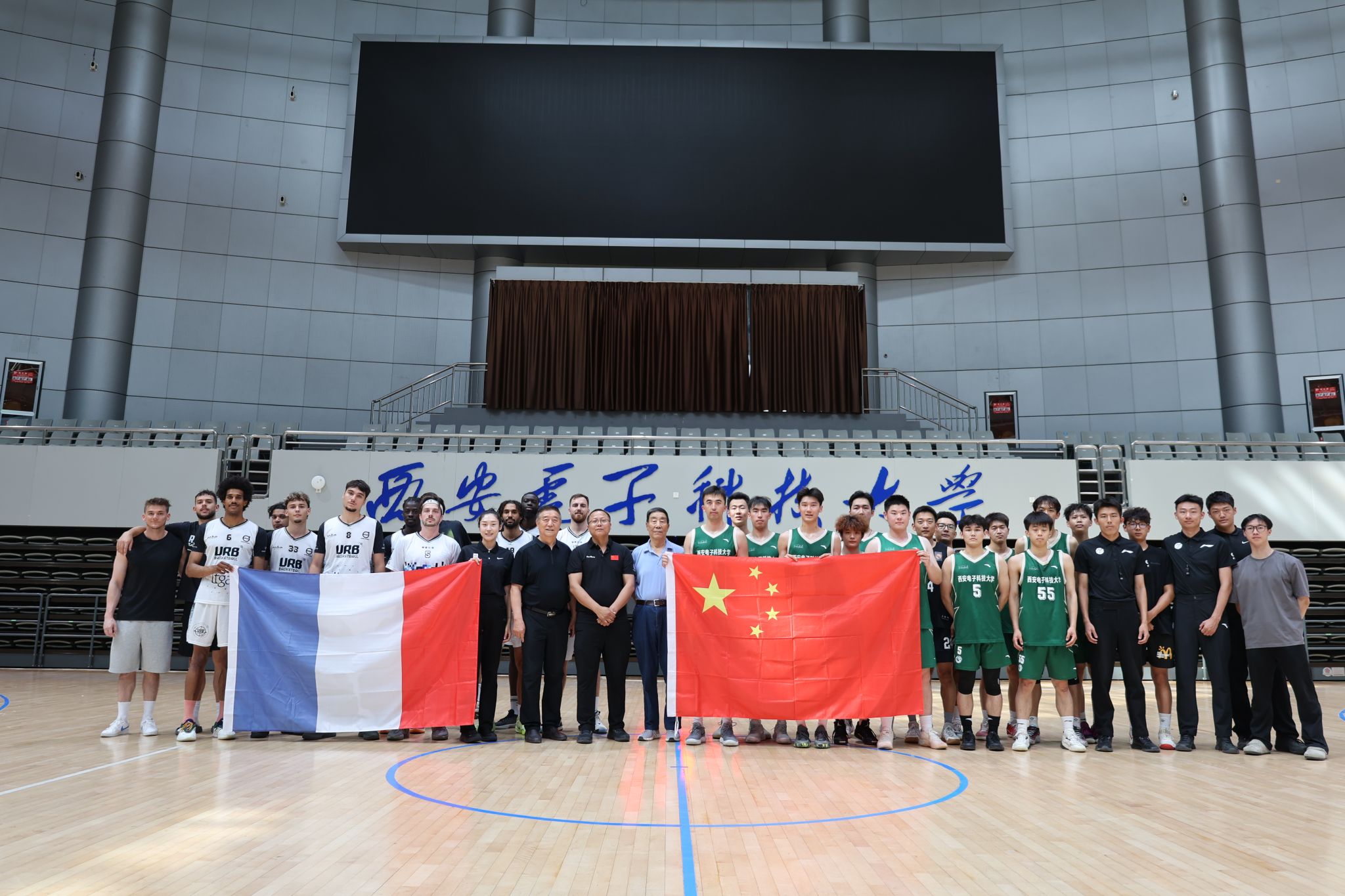 火箭队记：范弗里特不太可能被交易（火箭记者称：范弗里特被交易的可能性很低）