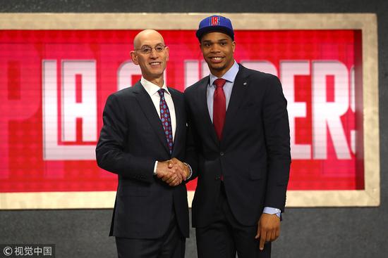 脸都不要了！足协主席非礼女球员被判性侵罪！连续罚款18个月+不得靠近对方200米内.