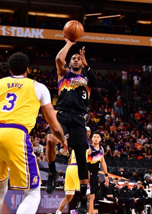 体育中超：齐鲁德比 泰山队抵达青岛全力备战