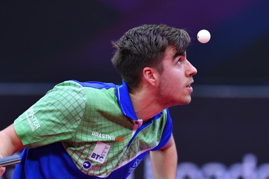 [NBA]詹姆斯高吊篮下 戴维斯接球双手暴扣.